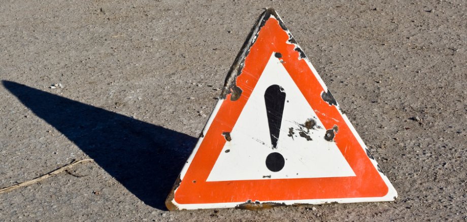 Achtung Strassenschild