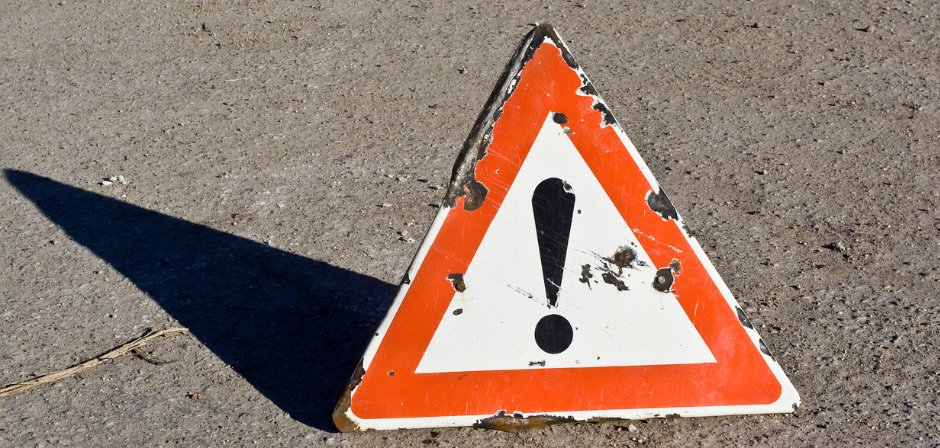 Achtung Strassenschild