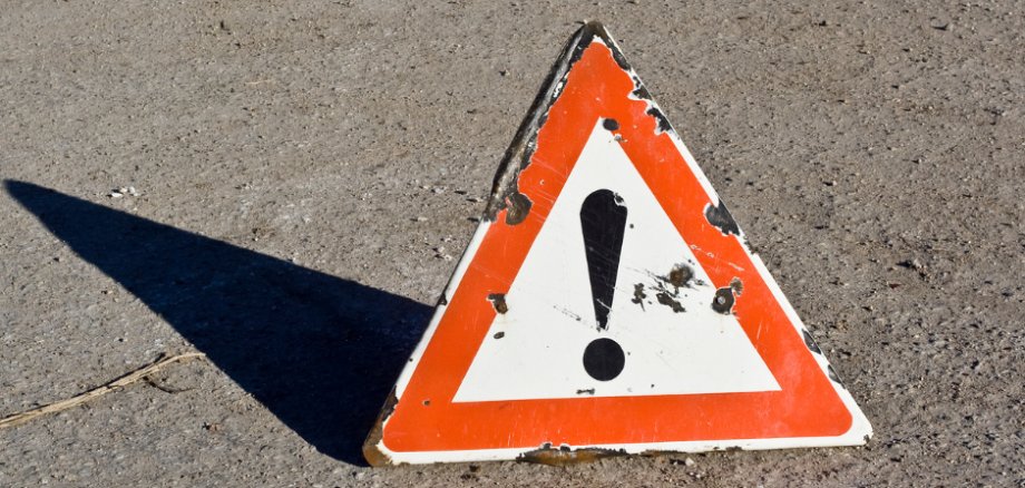 Achtung Strassenschild