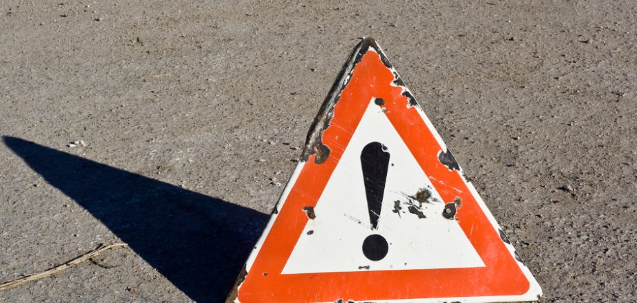 Achtung Strassenschild