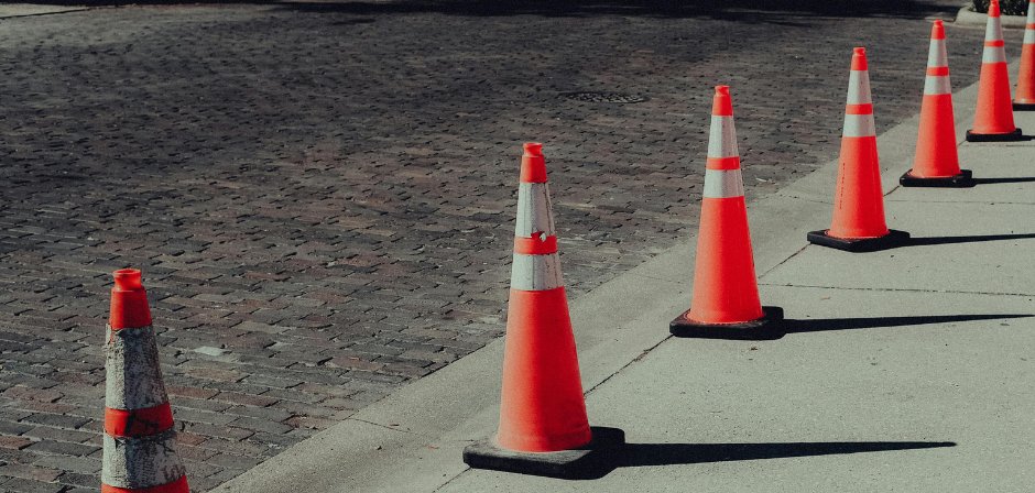 Strassenhütchenin einer Reihe