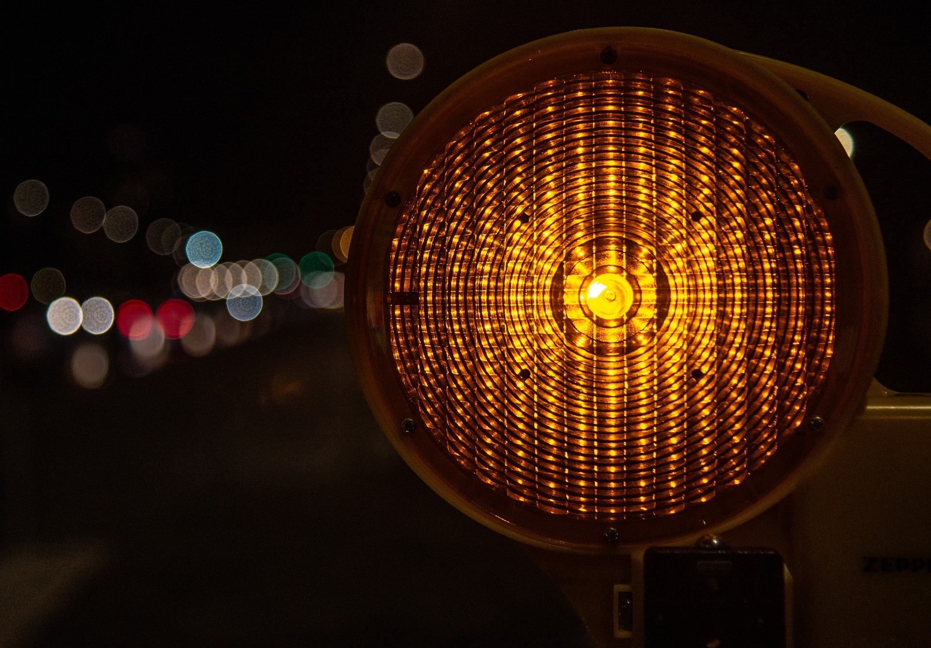 Signalwarnleuchte Baustelle bei Nacht
