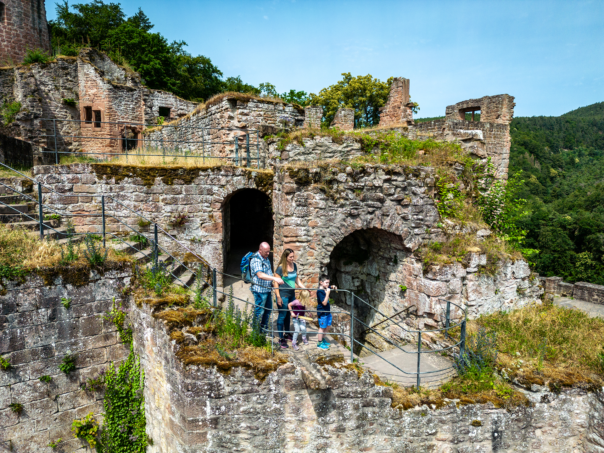 Die Burg- und Festungsruine Hardenburg im Bad Dürkheimer Ortsteil Hardenburg ist der ideale Ort für kleine und große Entdecker. Die Burg- und Festungsruine Hardenburg im Bad Dürkheimer Ortsteil Hardenburg ist der ideale Ort für kleine und große Entdecker.