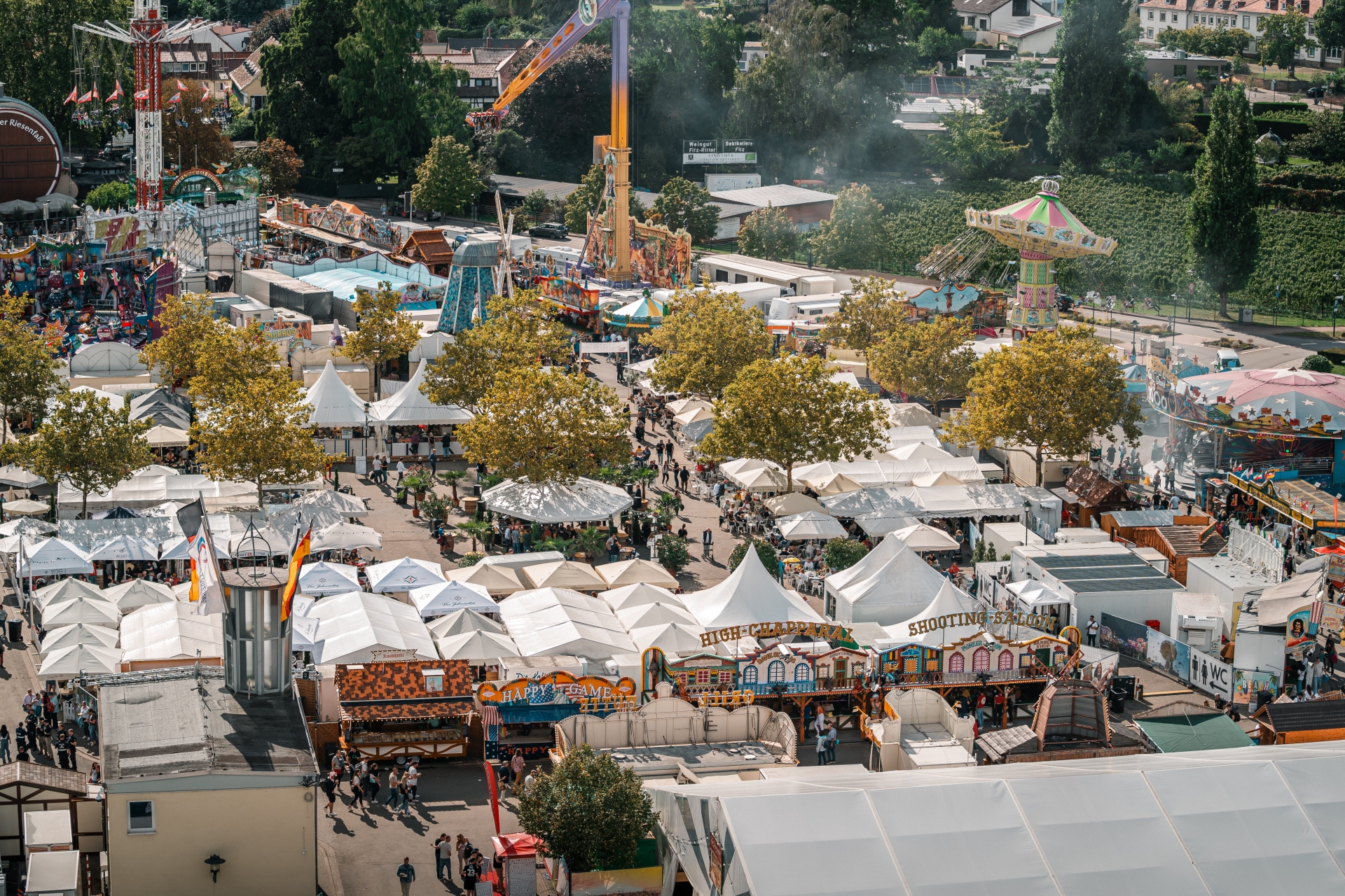 Übersicht auf den Wurstmarktplatz aus der Vogelperspektive. Übersicht auf den Wurstmarktplatz aus der Vogelperspektive.