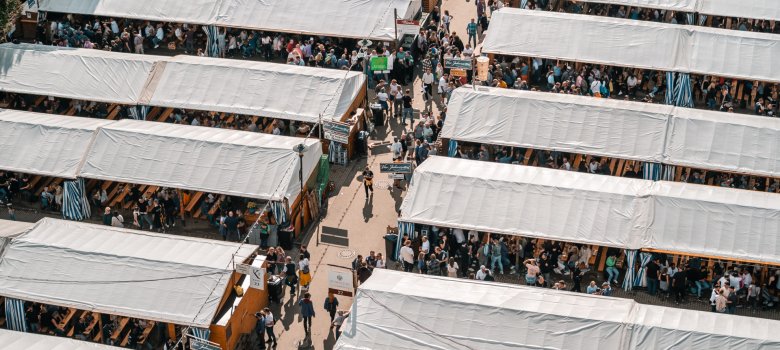 Sicht auf die Schubkarchstände.