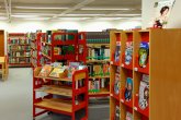Bücherregale der Stadtbücherei