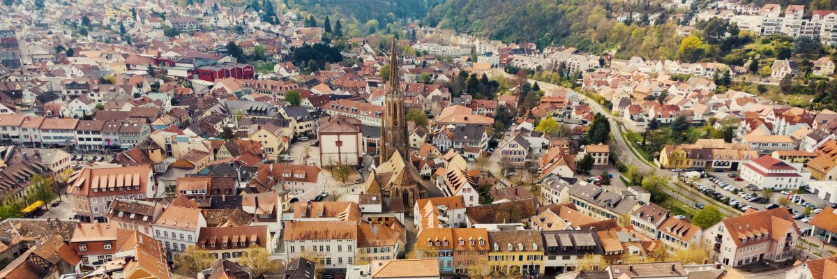 Luftbild von der Stadt Bad Dürkheim Luftbild von Bad Dürkheim über dem Bereich des Schlossplatzes