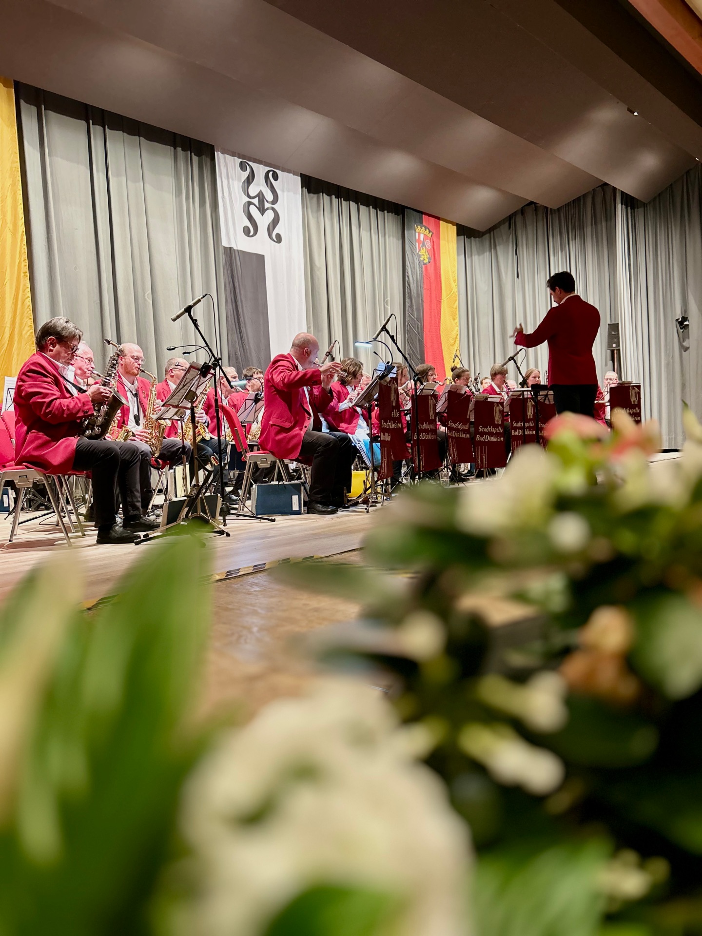 Stadtkapelle spielt auf der Bühne