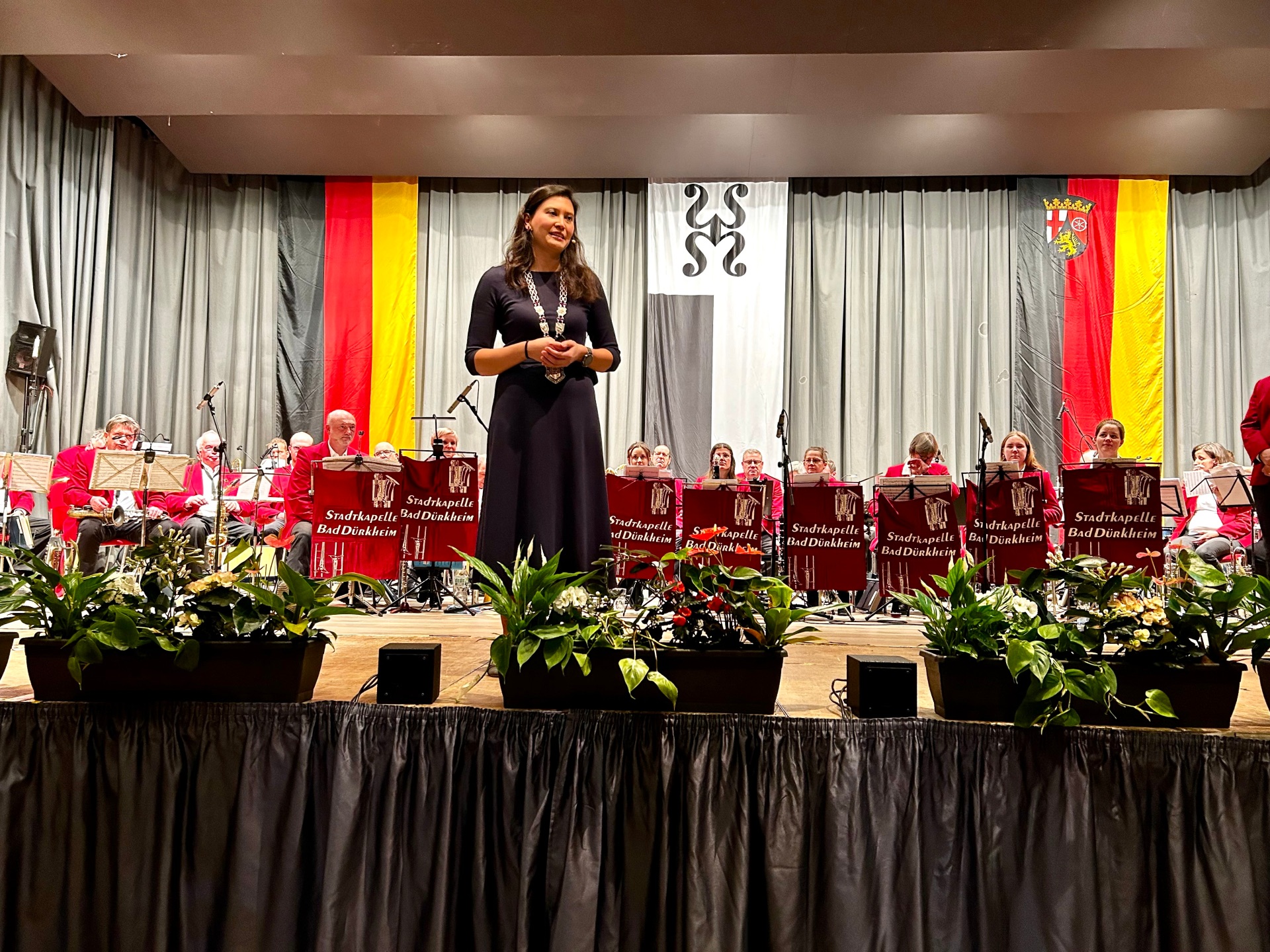 Bürgermeisterin begrüßt das Publikum