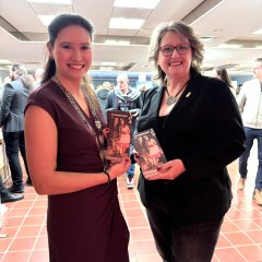 Bürgermeisterin Natalie Bauernschmitt und Sozialdezernentin Angela Strobel