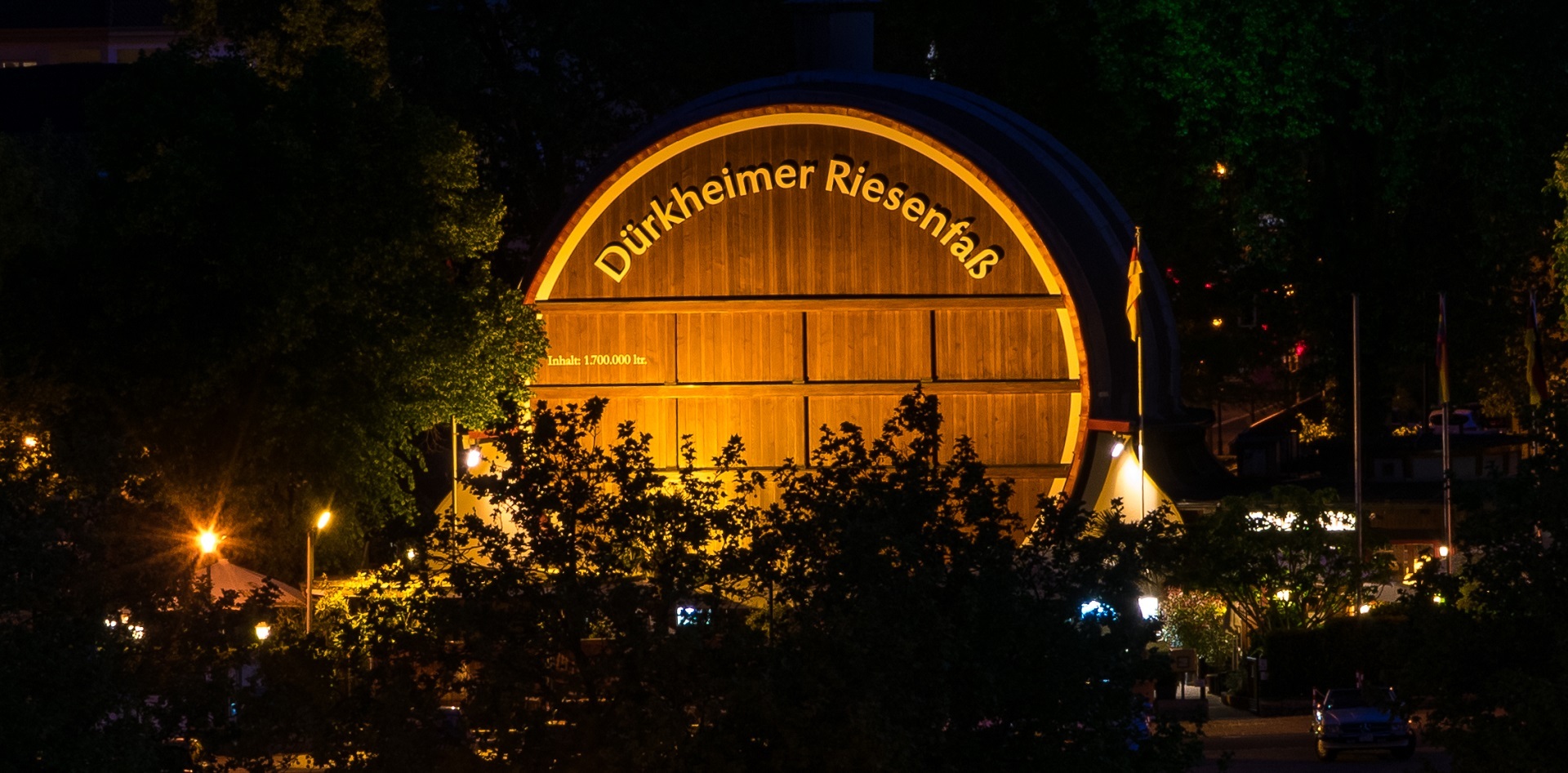 Riesenfass Bad Dürkheim bei Abendlicht fotografiert