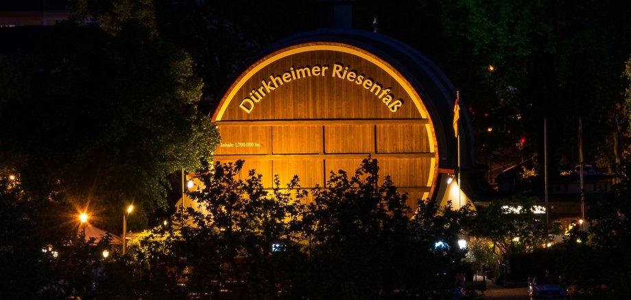 Riesenfass Bad Dürkheim bei Abendlicht fotografiert