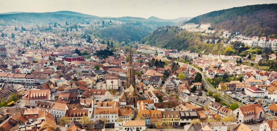 Blick auf die Stadt Bad Dürkheim Blick auf die Stadt Bad Dürkheim mit ihren vielen Häusern