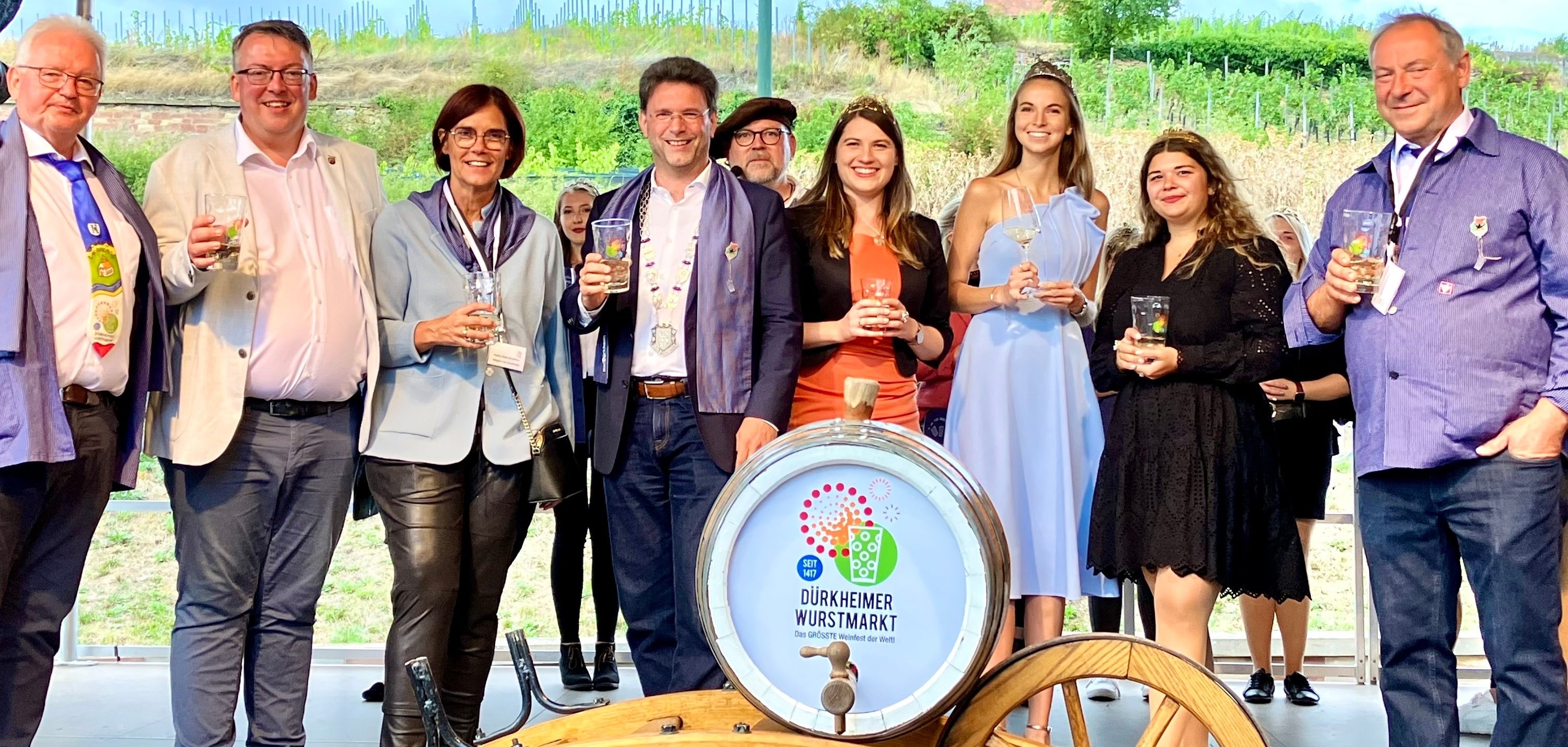 Eröffnungsfeier zum Dürkheimer Wurstmarkt | Gruppenbild von Bürgermeister Glogger mit Staatssekretär David Profit und Staatssekretärin Petra Dick-Walther