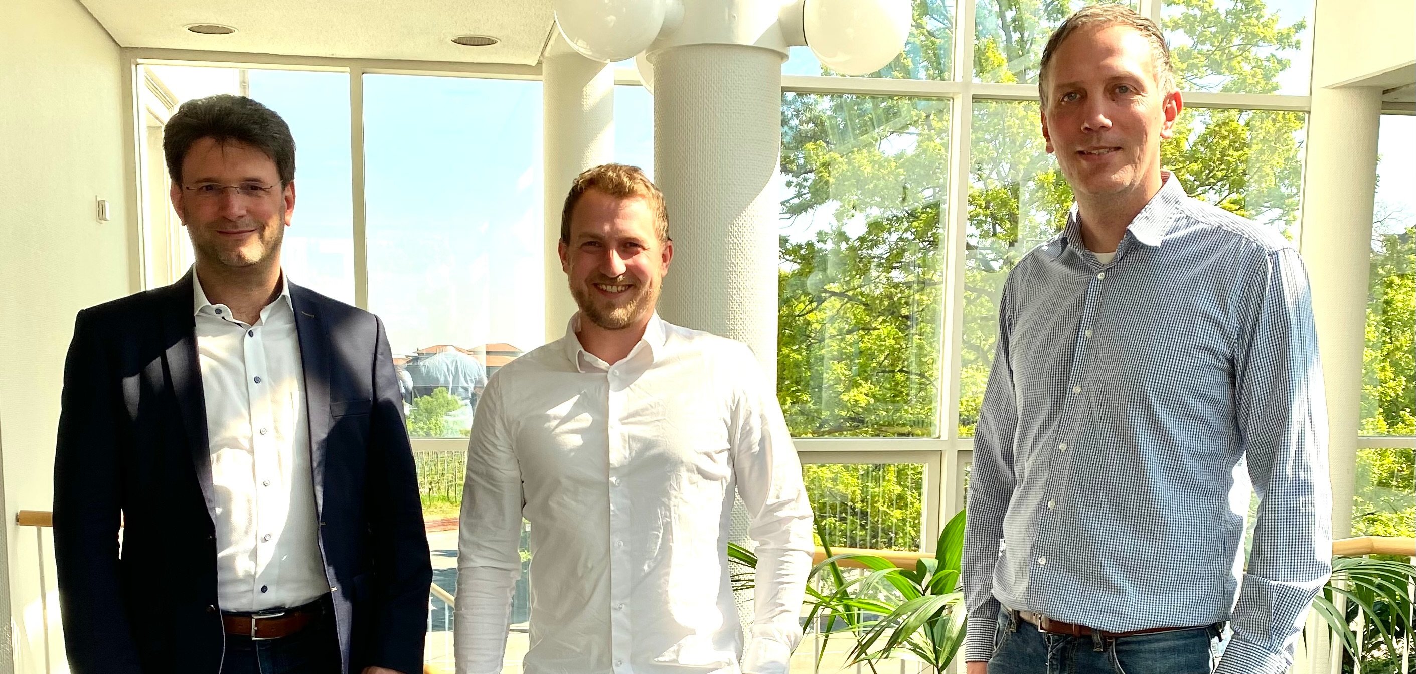 Gruppenbild von Bürgermeister Glogger, Stadtoberinspektor Schönerstedt und Personalratsvorsitzender Gauweiler