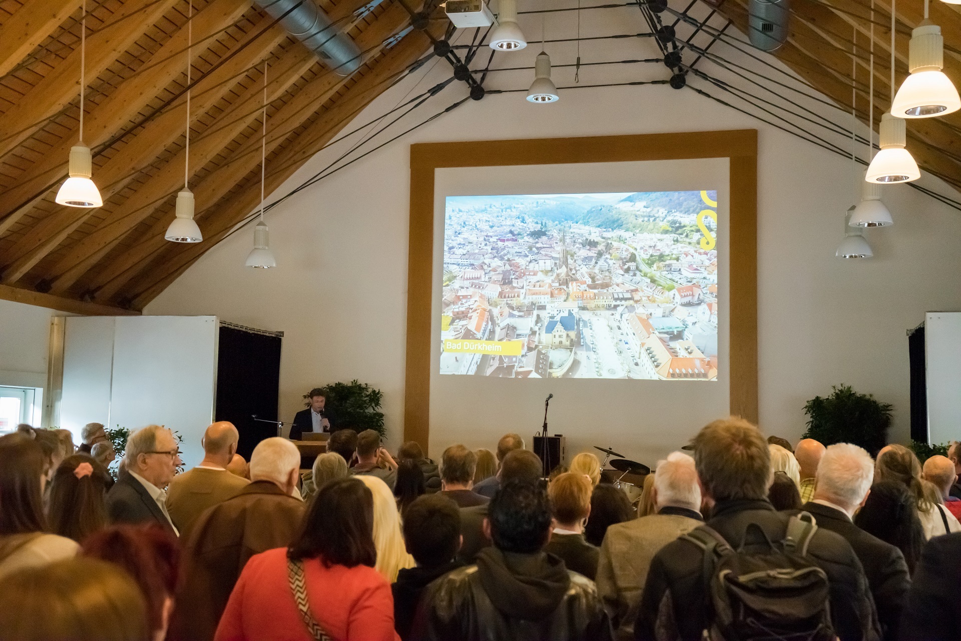 Bad Dürkheim begrüßt neue Einwohnerinnen und Einwohner beim Neubürgerempfang Bad Dürkheim begrüßt neue Einwohnerinnen und Einwohner beim Neubürgerempfang