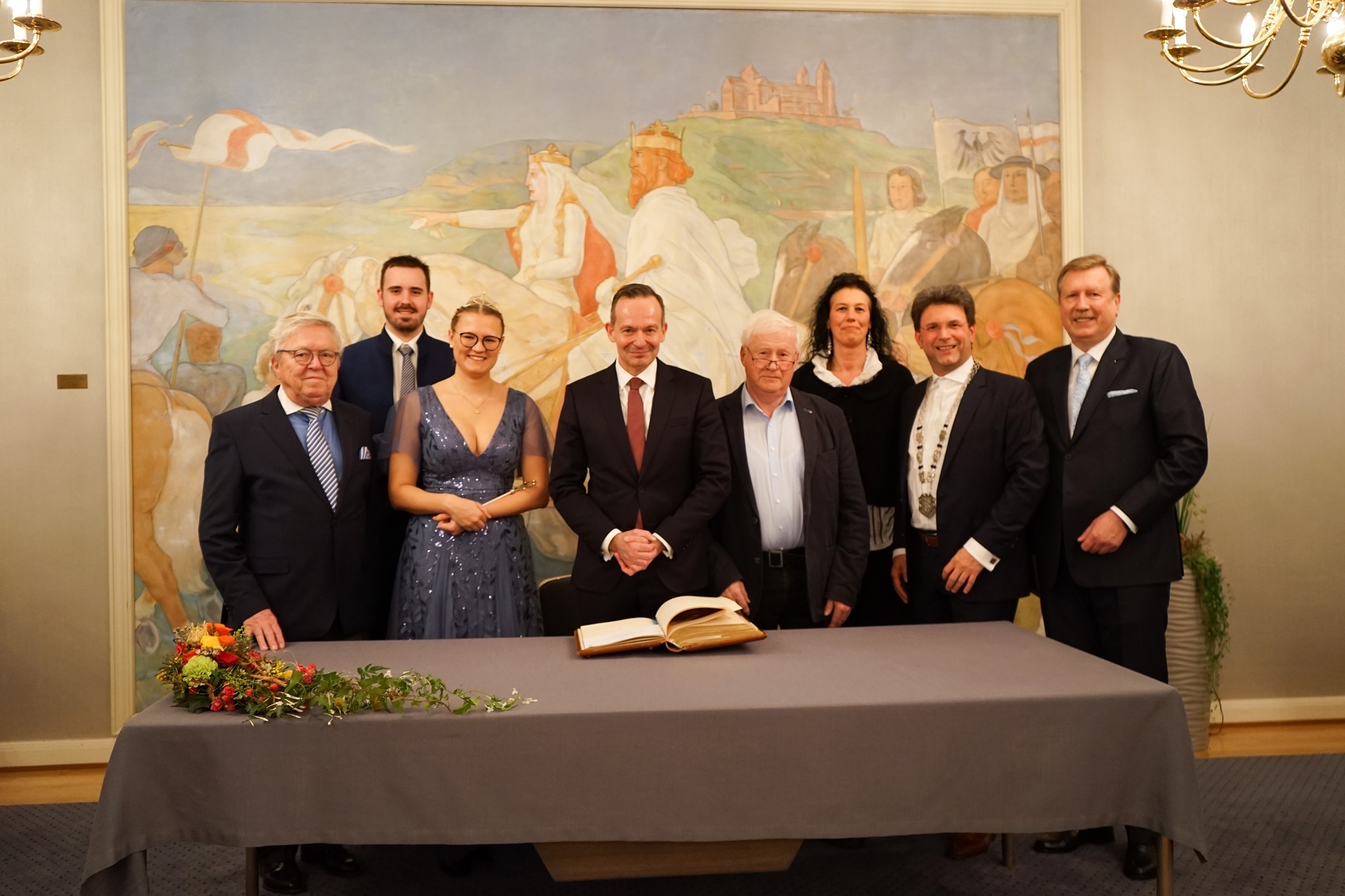 Goldener Winzer 2023 Eintrag in das Goldene Buch der Stadt Bad Dürkheim 2023 mit Bundesminister Dr. Volker Wissing