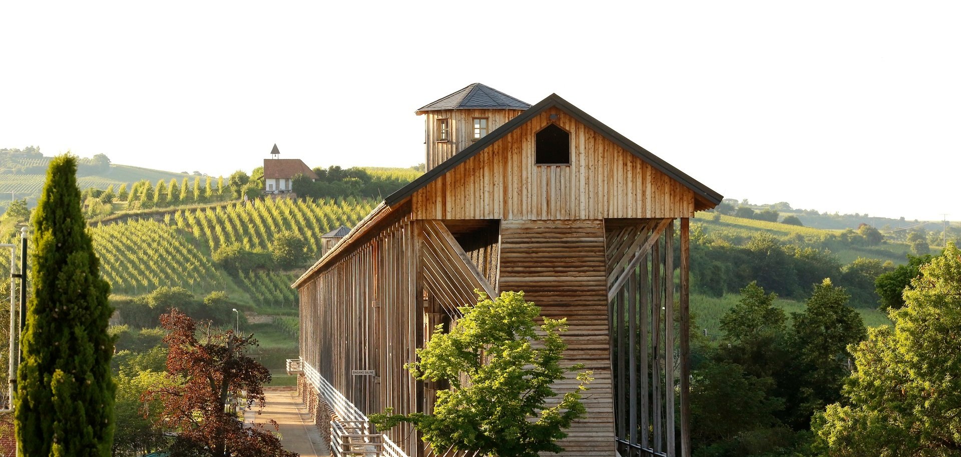 Gradierbau inmitten der Weinberge