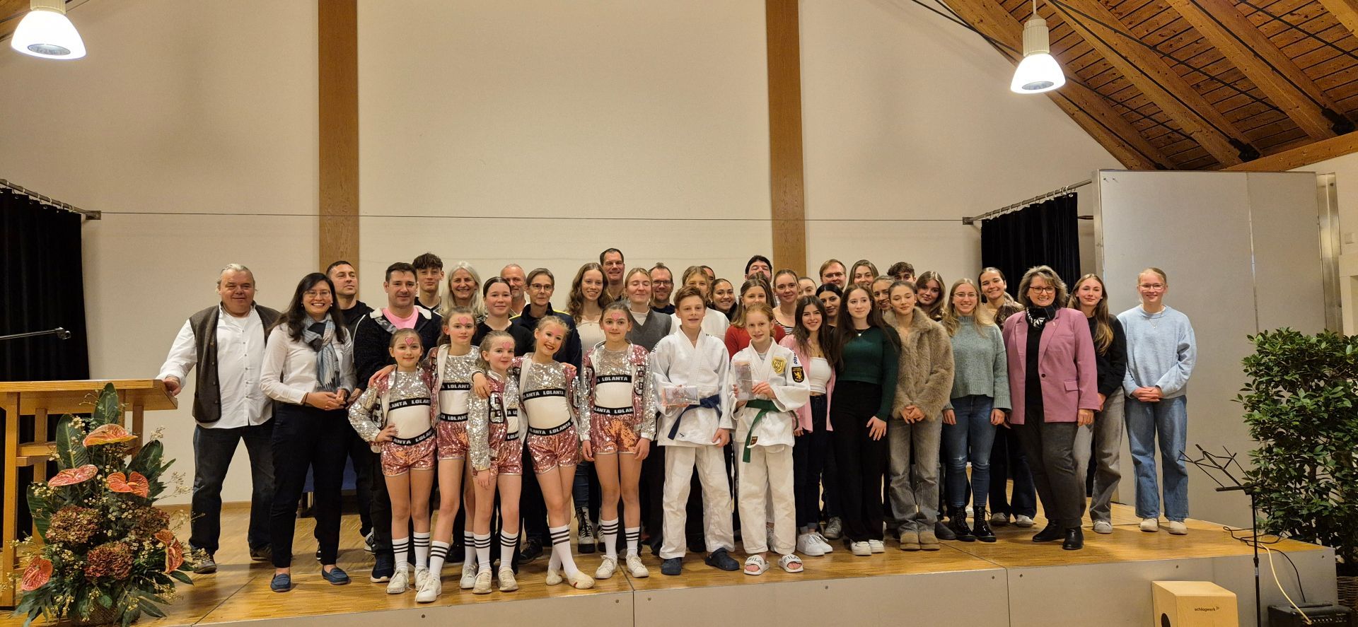 Gruppenbild bei der Sportlerehrung 2025