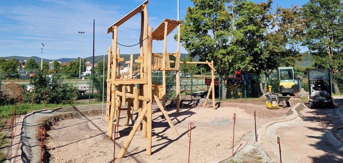 Außengelände der Kita Schatzkiste wird modern und inklusiv gestaltet: Neues Klettergerüst aus Holz