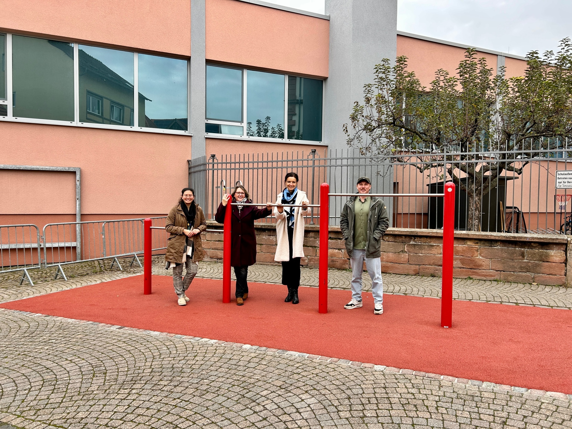 Pestalozzischule_Neue Reckstangen Pestalozzischule_Neue Reckstangen