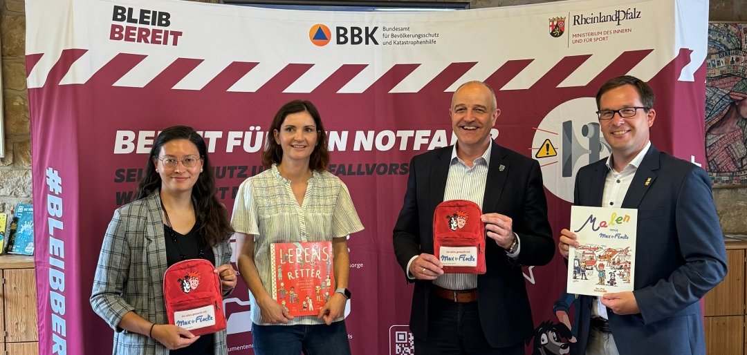 "Bleib bereit“: Großformatiger Aufsteller in Haus Catoir informiert zu Notfallvorsorge 