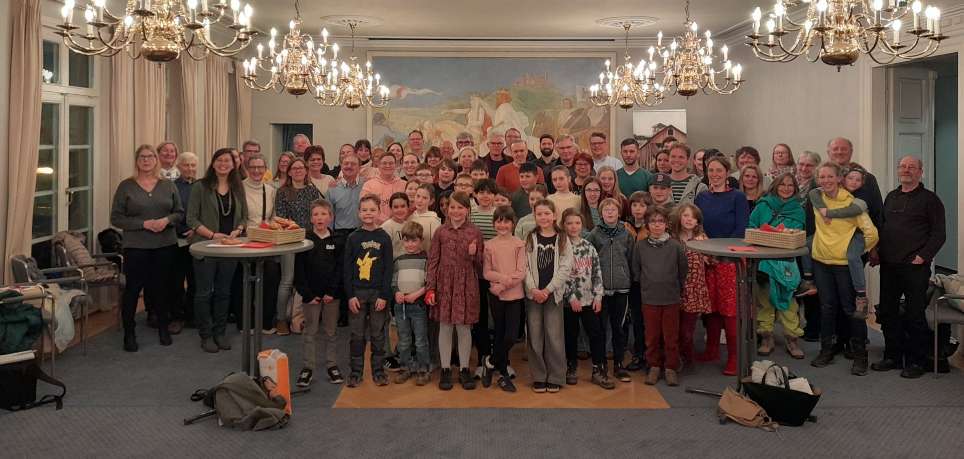 Gruppenfot im Ratssaal - Müllsammelaktion 2025