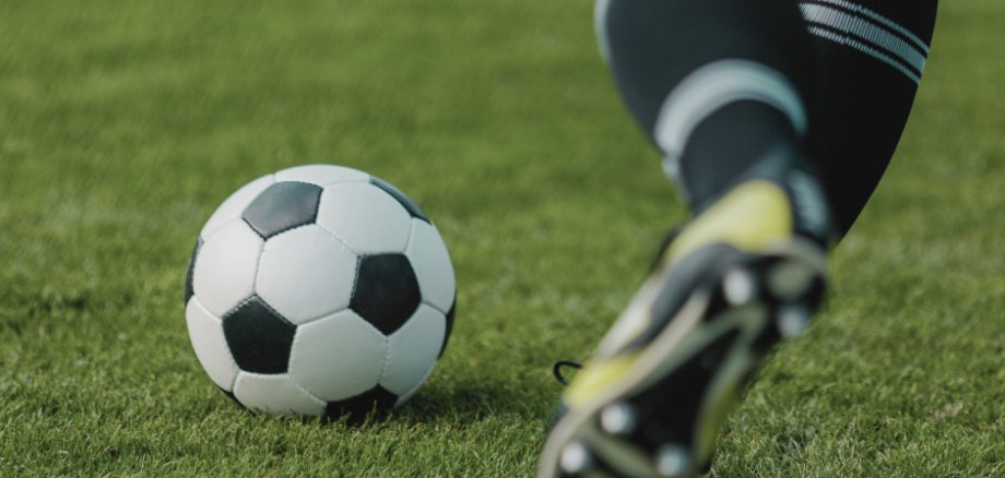 Fussballschuh mit Fussball