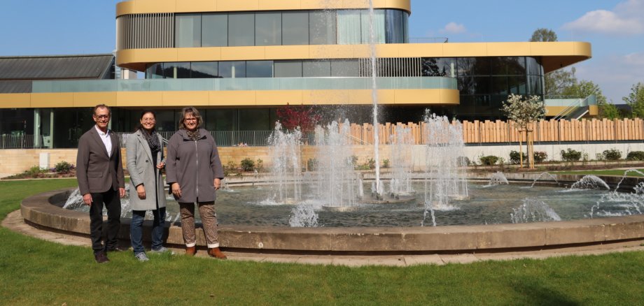 Wiederinbetriebnahme des Brunnens vor der Brunnenhalle Wiederinbetriebnahme des Brunnens vor der Brunnenhalle