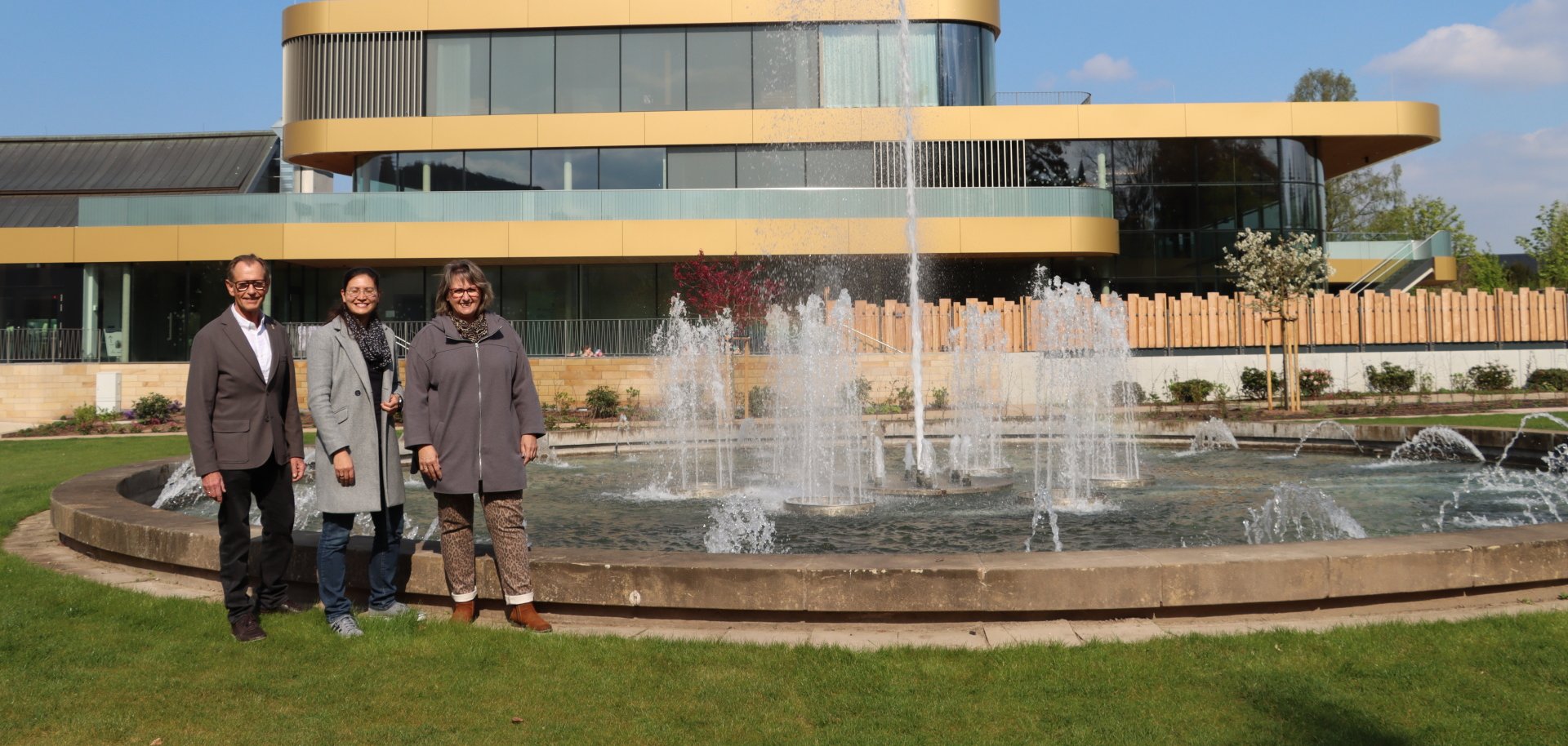 Wiederinbetriebnahme des Brunnens vor der Brunnenhalle Wiederinbetriebnahme des Brunnens vor der Brunnenhalle