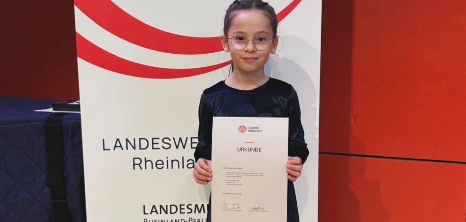 Großer Erfolg für Musikschülerin Isabel Lingenhöl beim Landeswettbewerb „Jugend musiziert“ Großer Erfolg für Musikschülerin Isabel Lingenhöl beim Landeswettbewerb „Jugend musiziert“