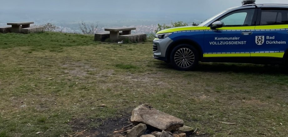 Hinweis: Offenes Feuer im Wald Hinweis: Offenes Feuer im Wald