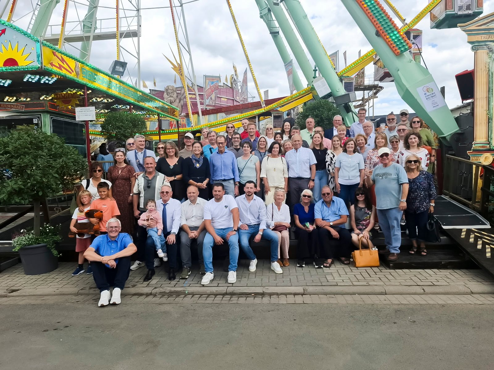 Gemeinsam feiern, Neues entdecken und Freundschaften pflegen: Partnerstädte zu Gast beim 610. Dürkheimer Wurstmarkt Gemeinsam feiern, Neues entdecken und Freundschaften pflegen: Partnerstädte zu Gast beim 610. Dürkheimer Wurstmarkt