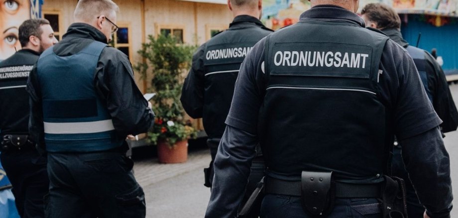 Der kommunale Vollzugsdienst im Einsatz Der kommunale Vollzugsdienst auf Streife