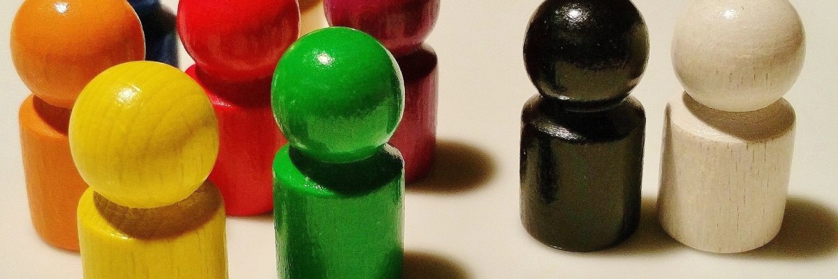 Spielfiguren als Symbol für die verschiedenen Gremien innerhalb der Stadtverwaltung