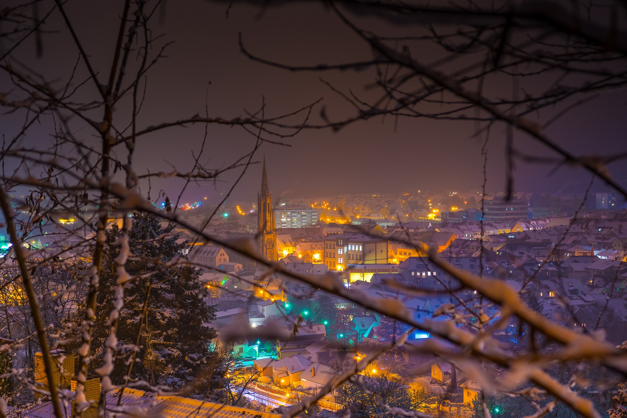 Verschneites Bad Dürkheim am Abend