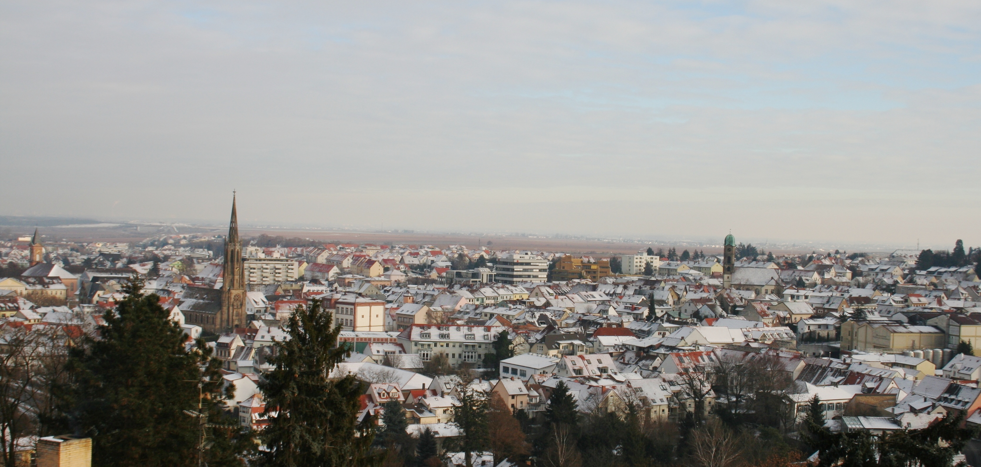 Blick auf das verschneite Bad Dürkheim Panorama von Bad Dürkheim im Winter mit Schnee